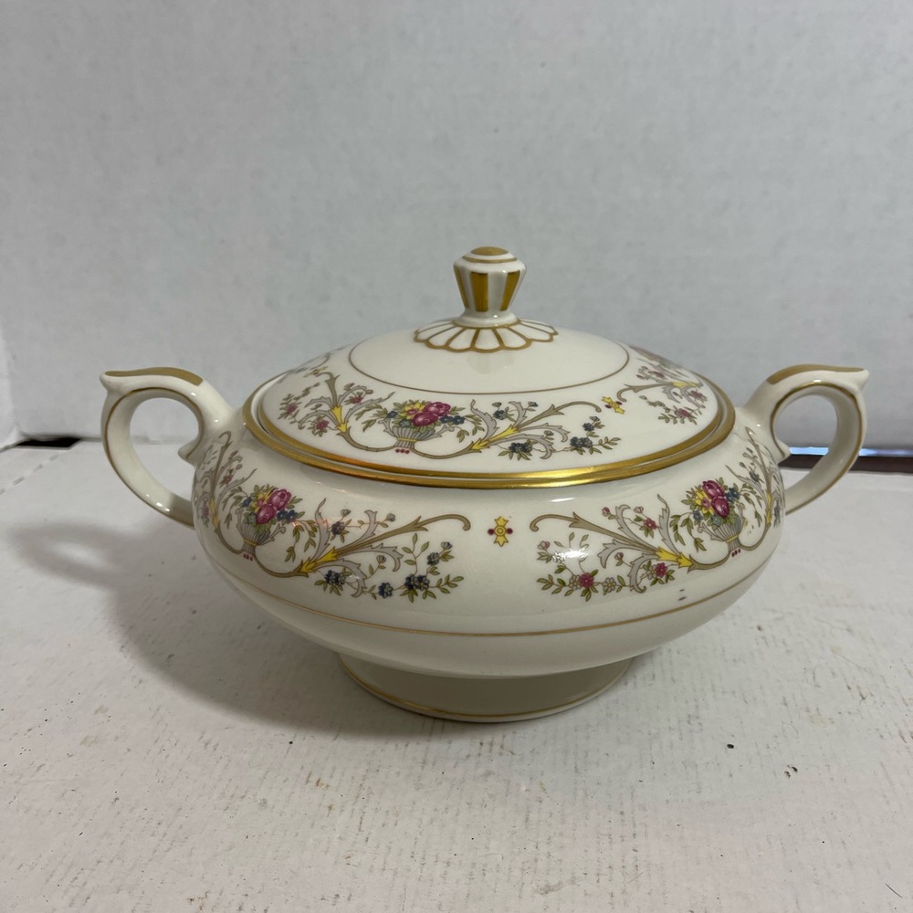 Lamberton covered vegetable serving dish.